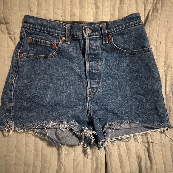 Levi's Women's Blue Jean Shorts - Picture 3 of 4